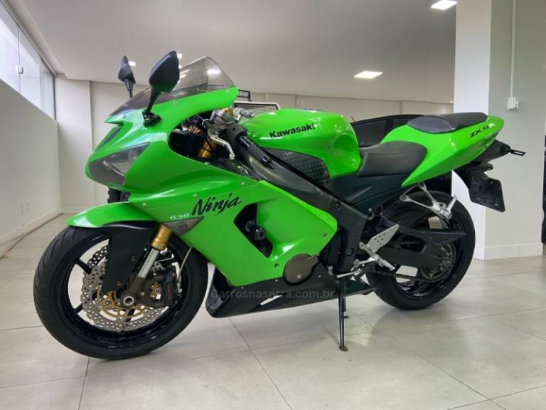 KAWASAKI - NINJA ZX-6R 636 - 2006/2006 - Verde - R$ 33.900 KAWASAKI - NINJA ZX-6R 636 - 2006/2006 - Verde - R$ 33.900